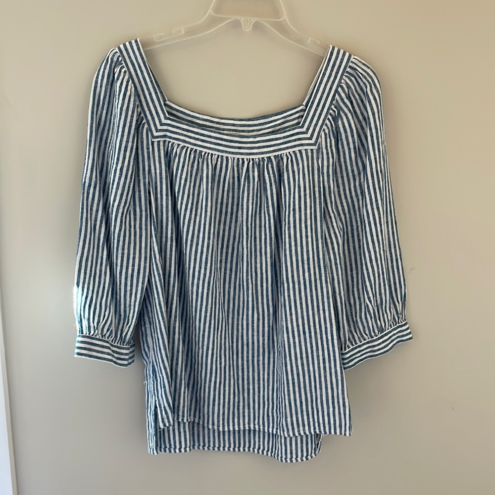 Universal Thread blue and white linen/rayon top size M